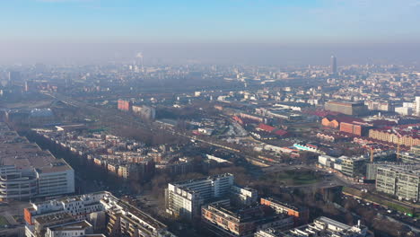 Luftaufnahme-Paris-Saint-Denis-Verschmutzte-Luft-Treibhausgas-Industrie-Schornstein